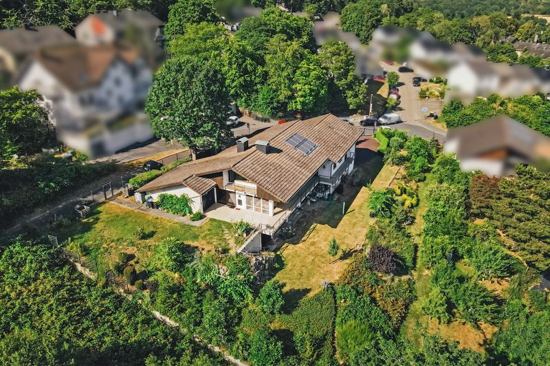 Großzügiges Familienhaus flexibel nutzbar in bester Aussichtslage der Stadt mit Einliegerwohnung